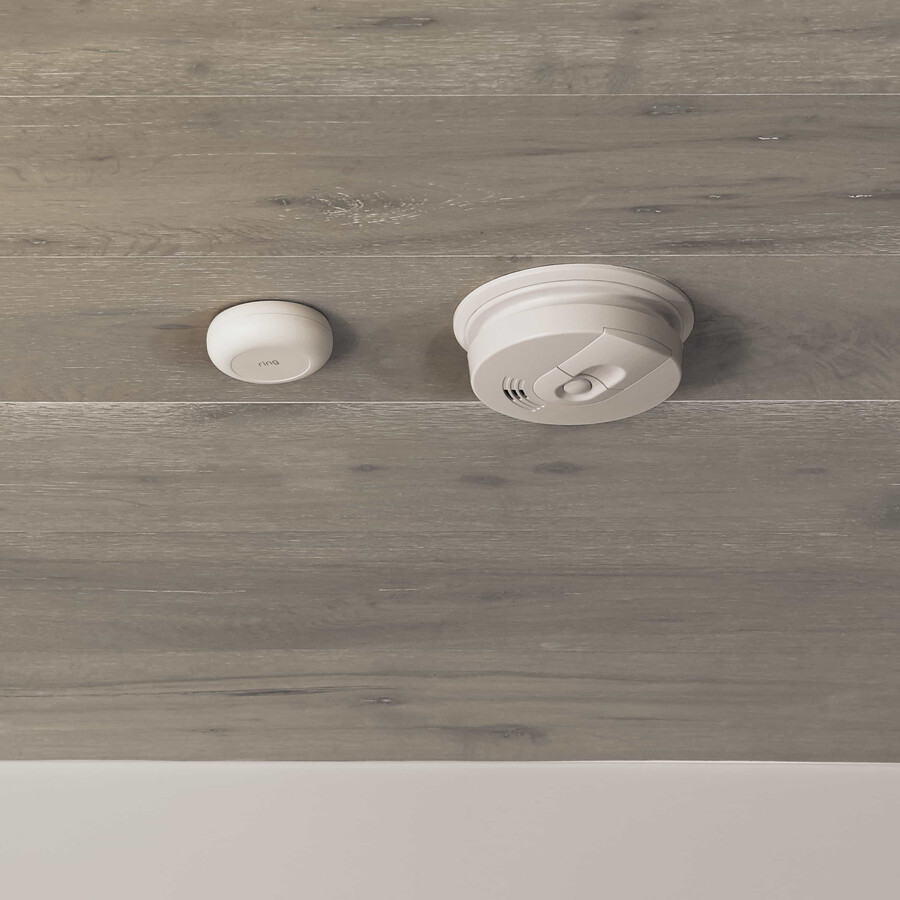 bundel met alarmen voor overstroming vorst rook en koolmonoxide.